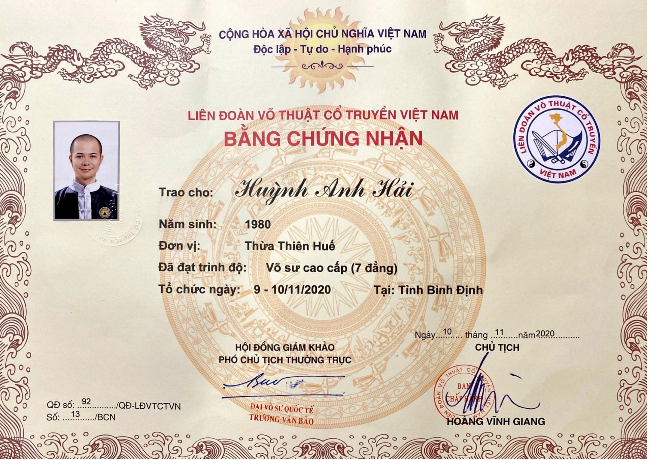 Bằng Chứng Nhân Võ Sư Cao Cấp thuộc Liên Đoàn Võ Thuật Việt Nam cấp cho Võ Sư Huỳnh Anh Hải